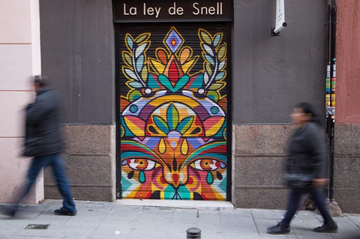 Calles llenas de arte: Pinta Malasaña vuelve a inundar de grafitis el barrio madrileño