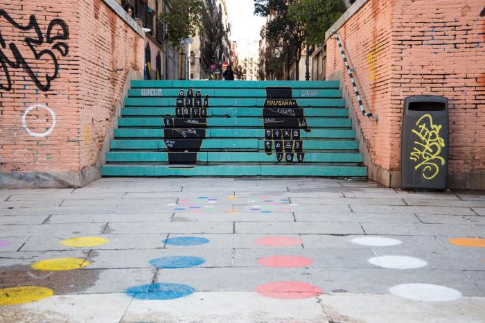 Calles llenas de arte: Pinta Malasaña vuelve a inundar de grafitis el barrio madrileño