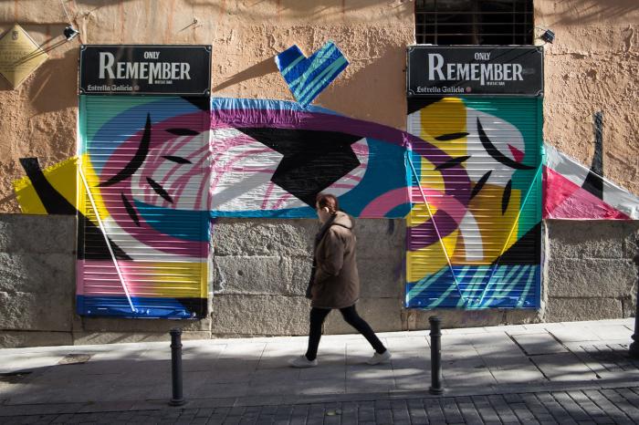 Calles llenas de arte: Pinta Malasaña vuelve a inundar de grafitis el barrio madrileño