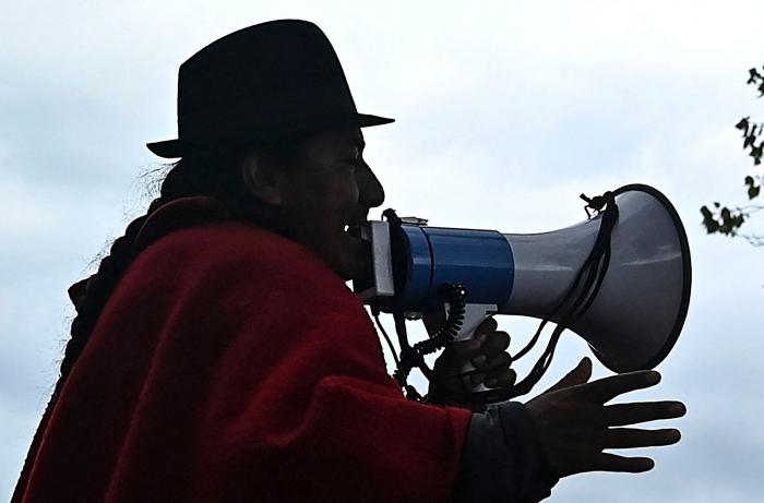 El Gobierno de Ecuador reduce los precios del combustibles para frenar las protestas