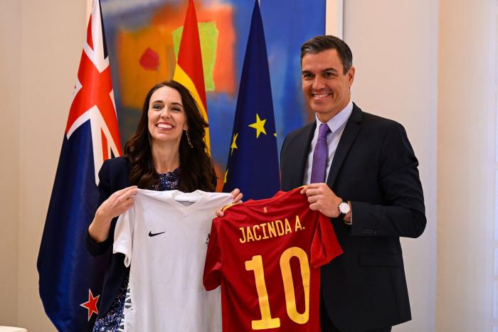 España y Nueva Zelanda amplían el plan de vacaciones y trabajo para jóvenes: quién puede solicitarlo