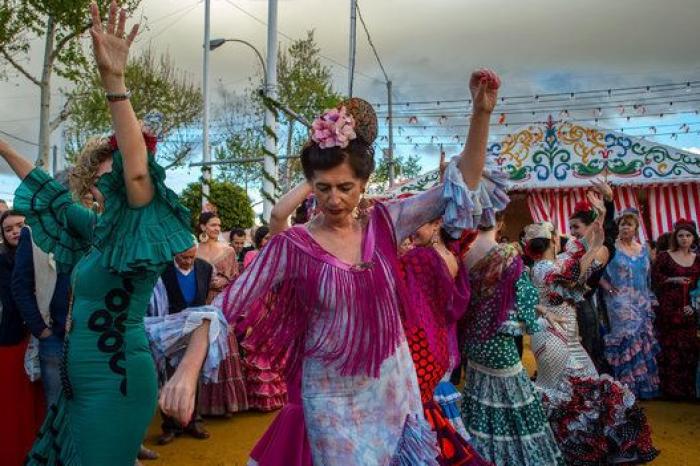 La chuleta definitiva para que los hombres aprendan a bailar sevillanas
