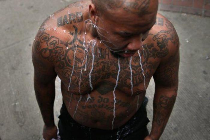 Cuando tu madre te pilla en los disturbios de Baltimore... (VÍDEO)