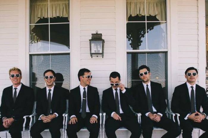 18 fotos de boda en las que los amigos del novio se lucieron (FOTOS)