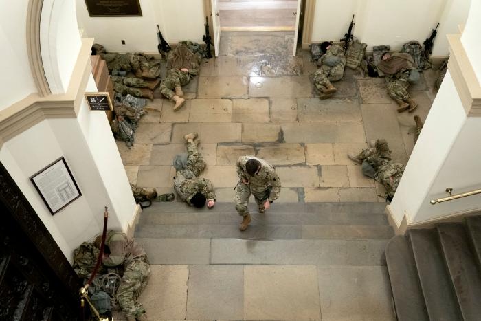 El Pentágono no se fía y deja en el Capitolio a 2.300 miembros de la Guardia Nacional hasta mayo