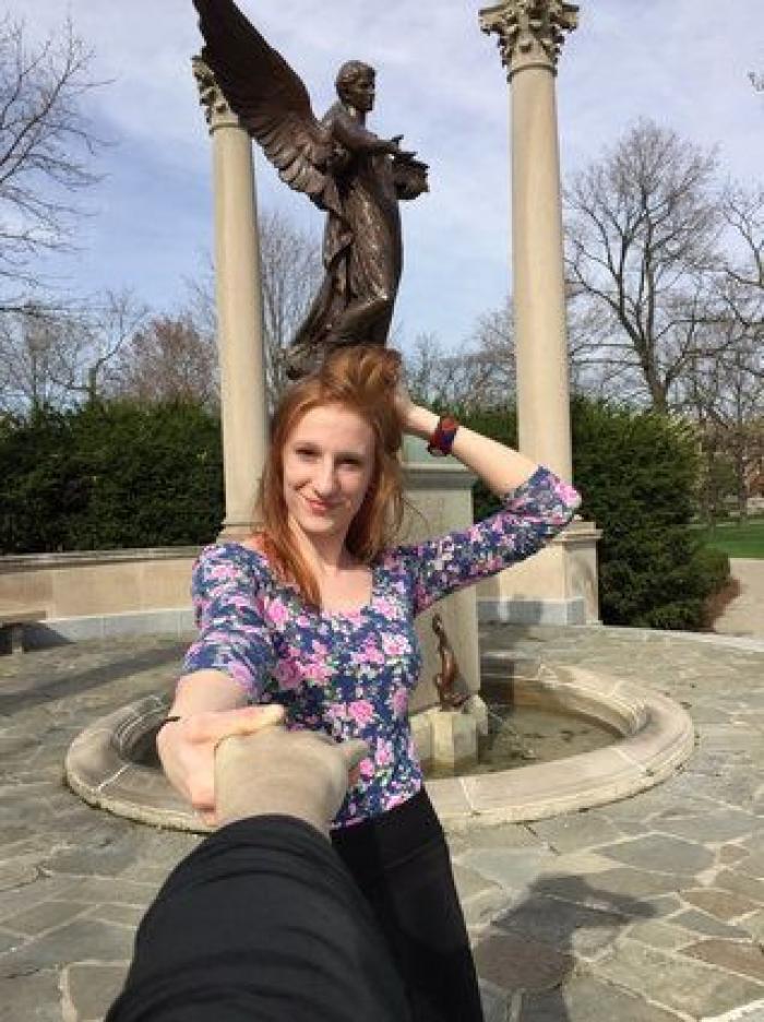 ¡Que no parezca que es una autofoto! El brazo-'selfie' es la solución (FOTOS)