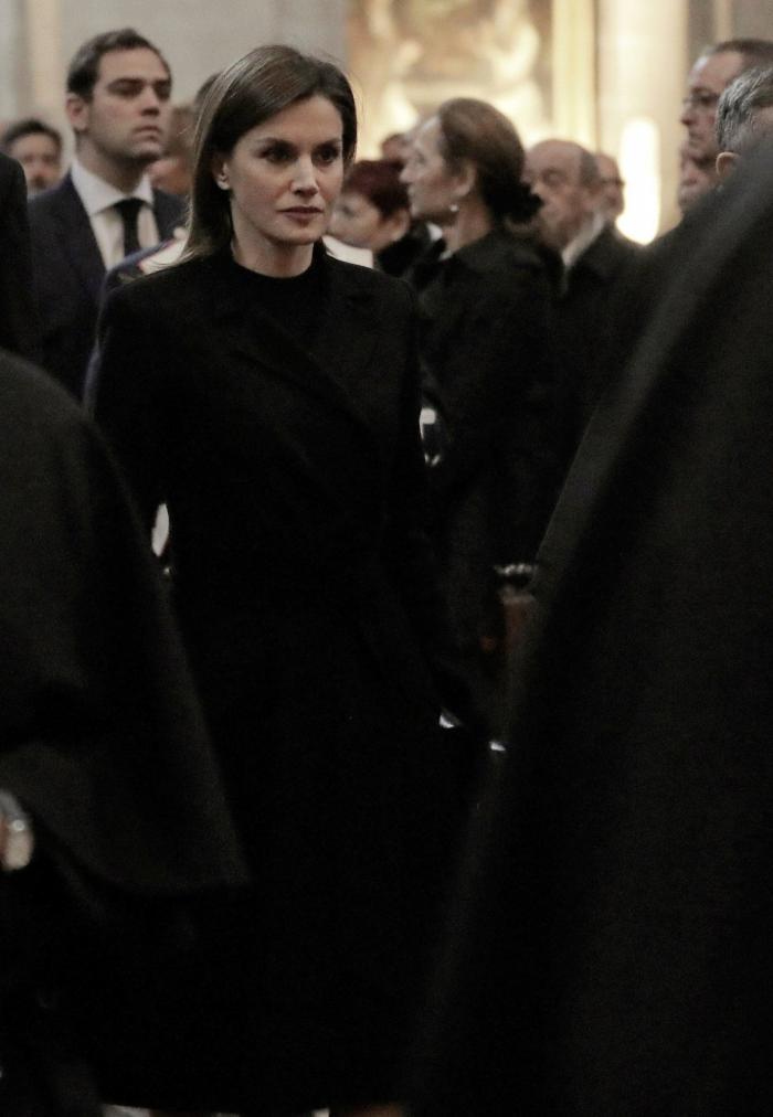 La infanta Cristina asiste a la misa por don Juan que presiden los reyes