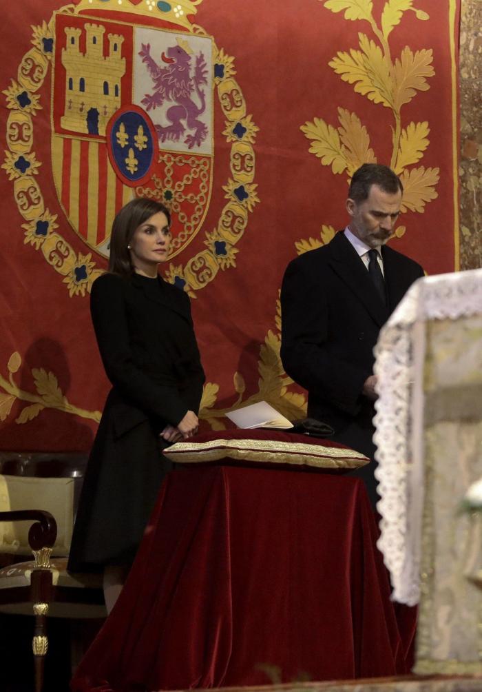 La infanta Cristina asiste a la misa por don Juan que presiden los reyes