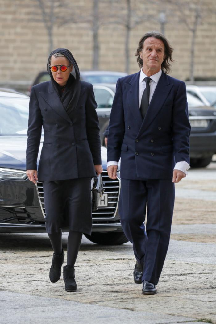 La infanta Cristina asiste a la misa por don Juan que presiden los reyes