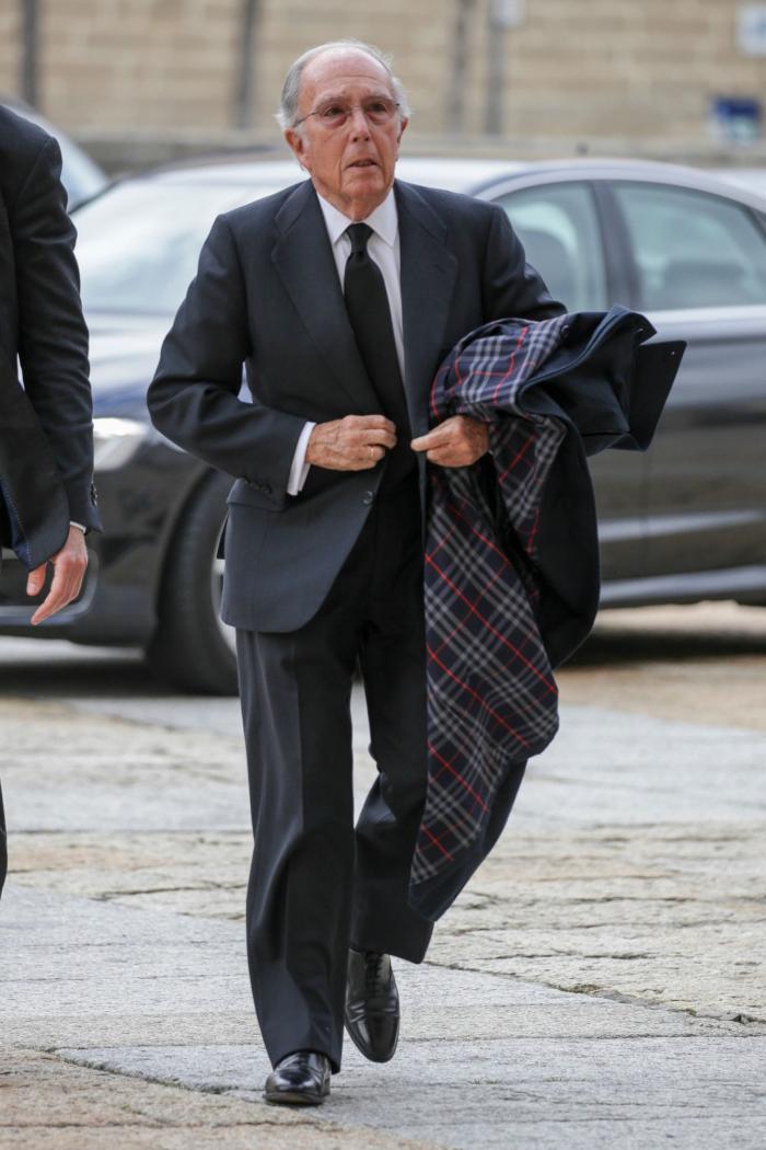 La infanta Cristina asiste a la misa por don Juan que presiden los reyes