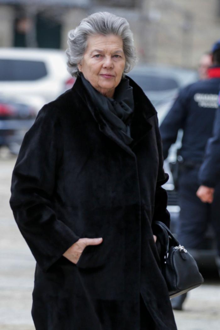 La infanta Cristina asiste a la misa por don Juan que presiden los reyes