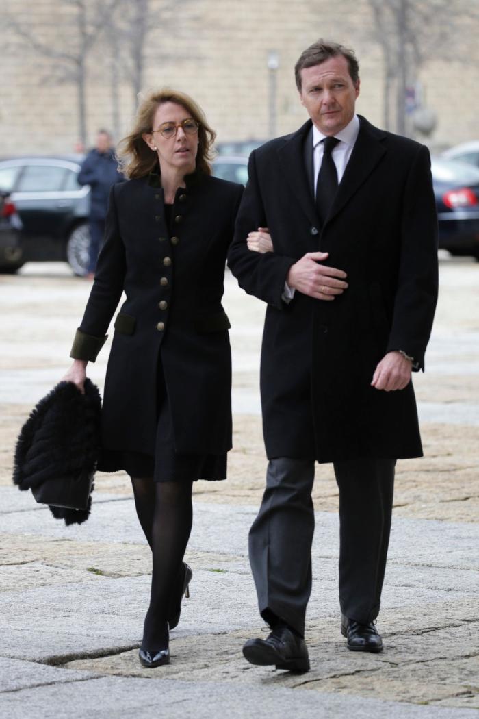 La infanta Cristina asiste a la misa por don Juan que presiden los reyes