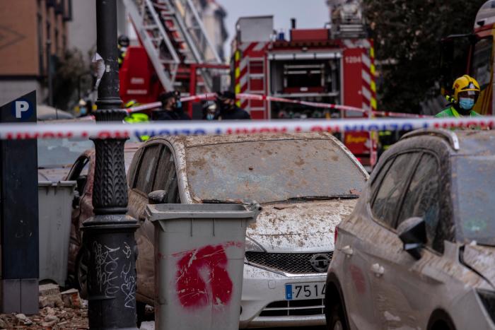 "Estaba comiendo y ha explotado la pared... todo humo y escombros"