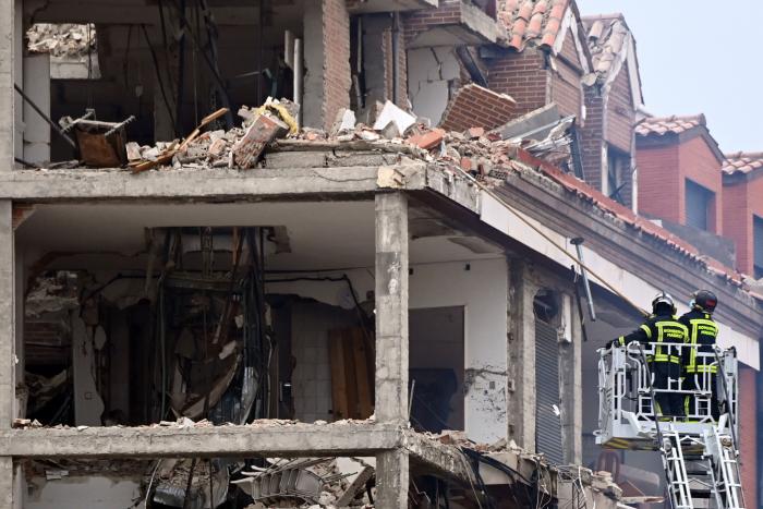 "Estaba comiendo y ha explotado la pared... todo humo y escombros"