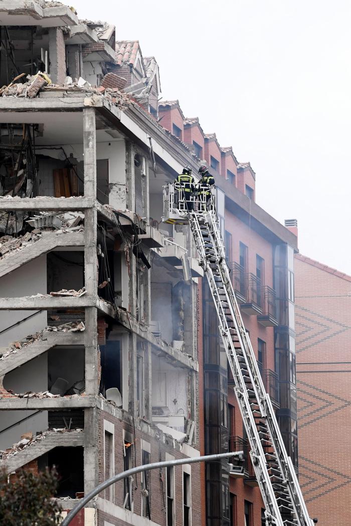 "Estaba comiendo y ha explotado la pared... todo humo y escombros"