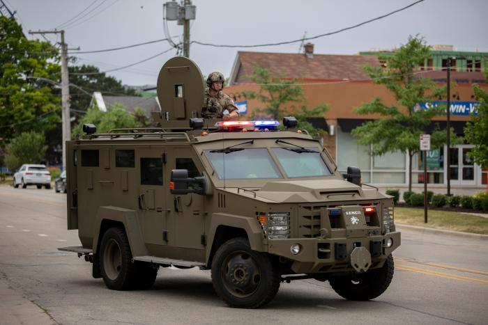 El sospechoso del tiroteo a las afueras de Chicago planeó otro ataque en Wisconsin durante su huida