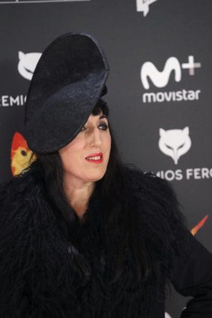 Cosas raras que vimos en la alfombra de los Premios Feroz: de ir sin pantalones al vestido de picnic