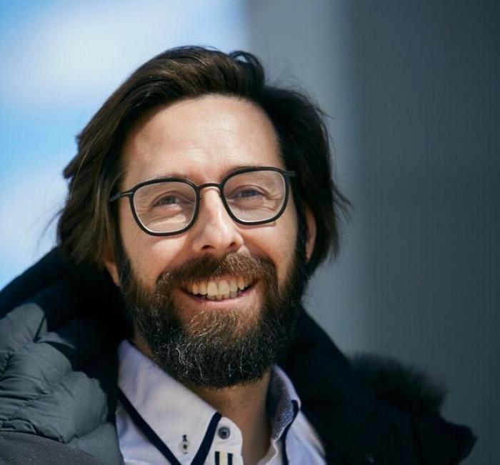 El médico César Carballo se muestra crítico con Fernando Simón y le define con una sola palabra