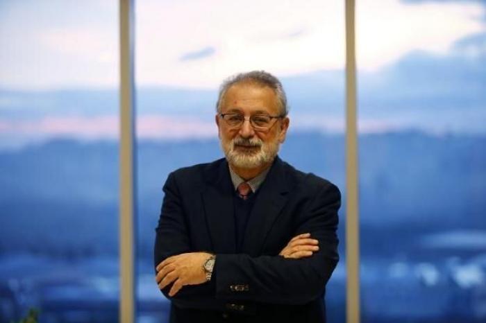 El médico César Carballo se muestra crítico con Fernando Simón y le define con una sola palabra