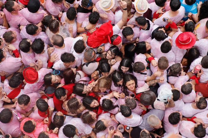 Vuelven los sanfermines tras dos años: Unzué dedica el chupinazo a los sanitarios y enfermos de ELA