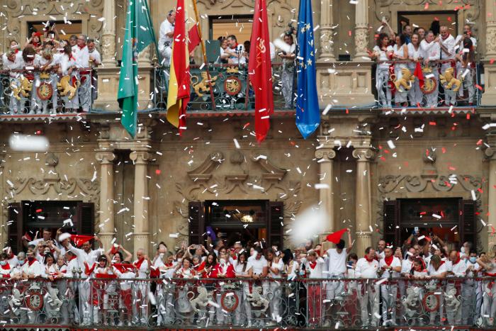 Vuelven los sanfermines tras dos años: Unzué dedica el chupinazo a los sanitarios y enfermos de ELA