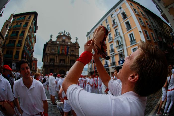 Vuelven los sanfermines tras dos años: Unzué dedica el chupinazo a los sanitarios y enfermos de ELA