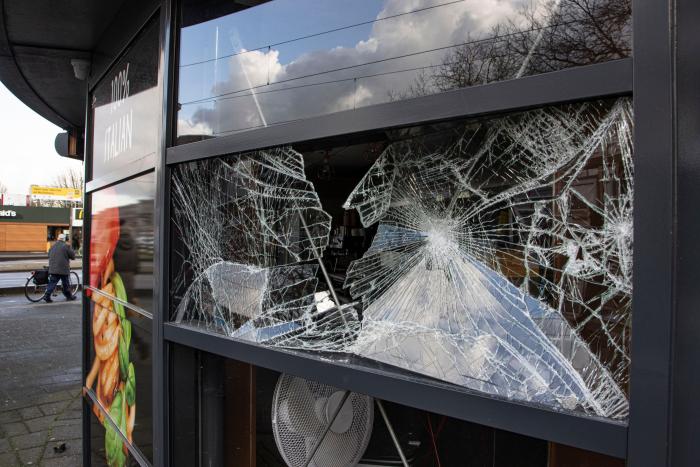 Países Bajos: las razones de la insólita violencia contra el toque de queda