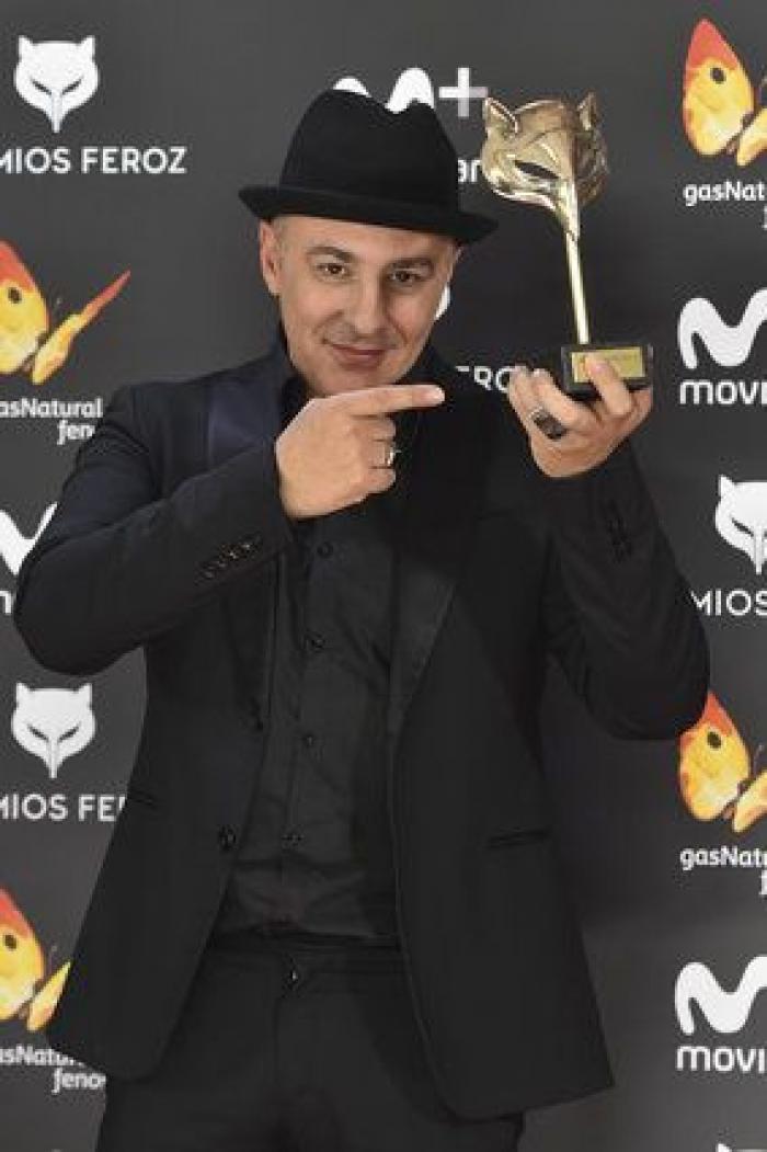 12 maneras de posar con un Premio Feroz: las fotos de los ganadores