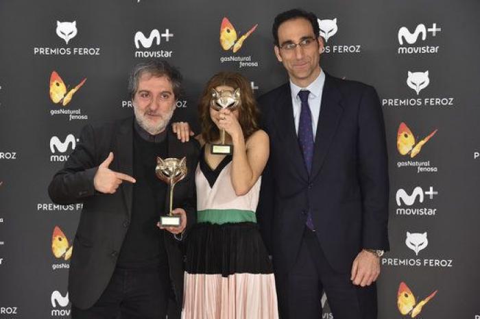12 maneras de posar con un Premio Feroz: las fotos de los ganadores