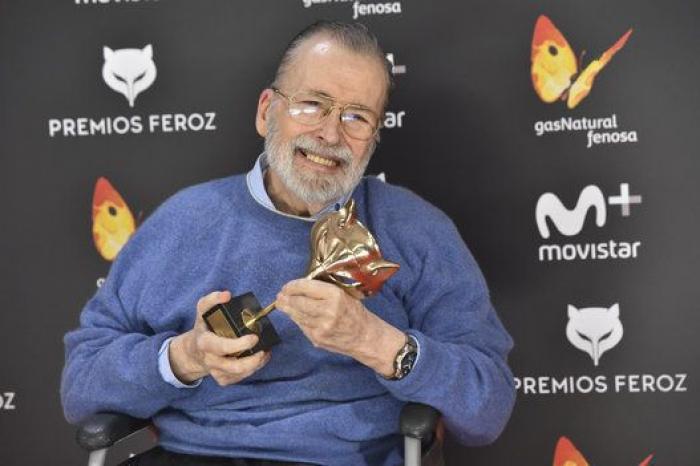 12 maneras de posar con un Premio Feroz: las fotos de los ganadores