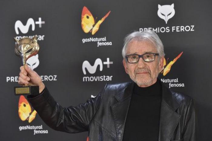 12 maneras de posar con un Premio Feroz: las fotos de los ganadores