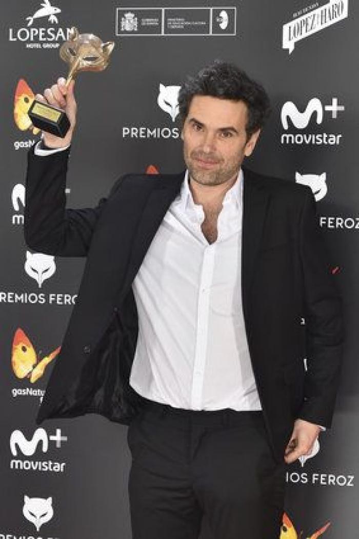 12 maneras de posar con un Premio Feroz: las fotos de los ganadores