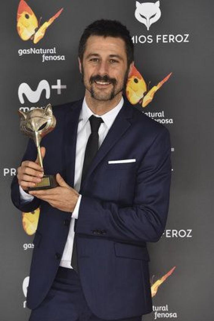 12 maneras de posar con un Premio Feroz: las fotos de los ganadores