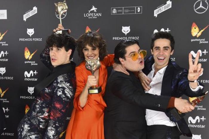 12 maneras de posar con un Premio Feroz: las fotos de los ganadores