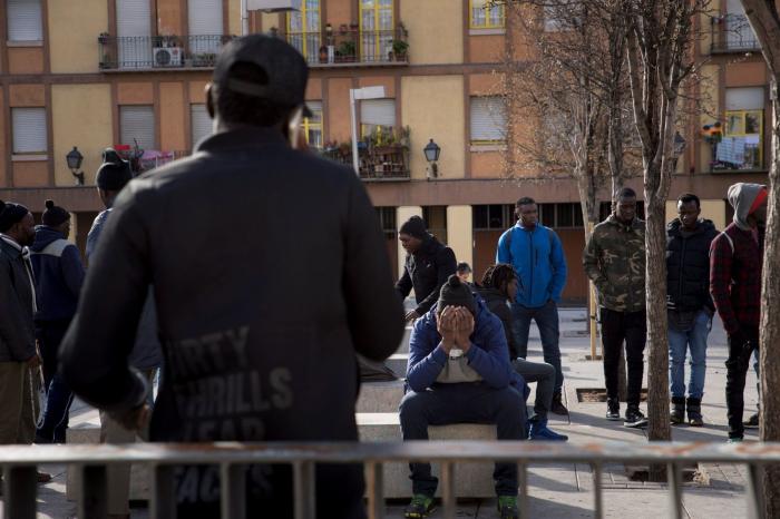 El cónsul de Senegal, evacuado por la policía en medio de fuertes disturbios en Lavapiés