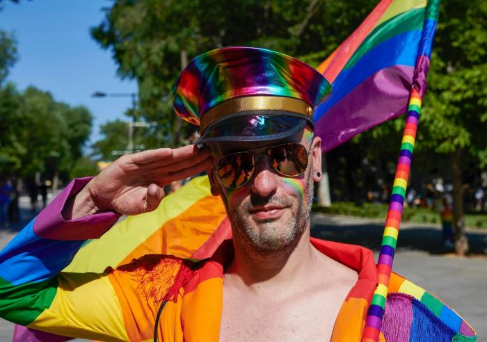 Cesar Carballo zanja su polémica sobre el Orgullo con este vídeo junto a Alfredo Corell