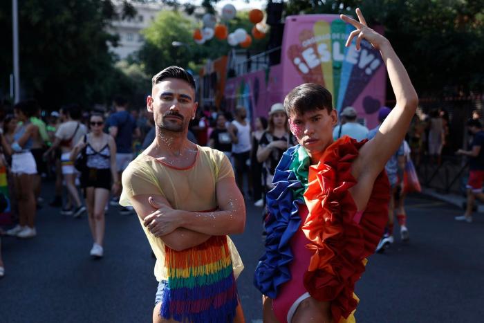 Cesar Carballo zanja su polémica sobre el Orgullo con este vídeo junto a Alfredo Corell