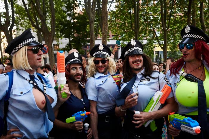 Cesar Carballo zanja su polémica sobre el Orgullo con este vídeo junto a Alfredo Corell