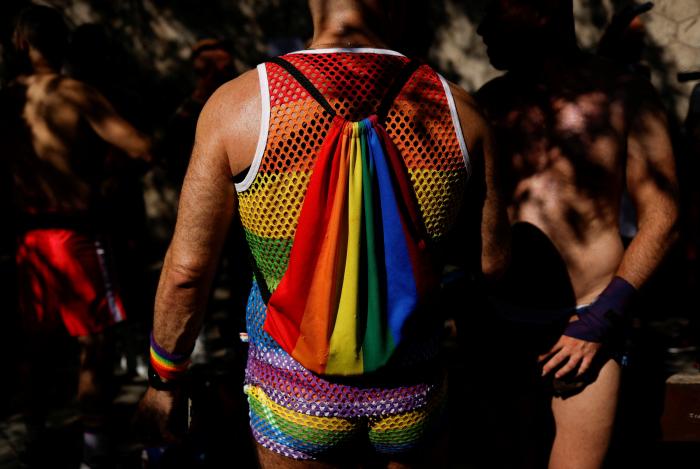 Cesar Carballo zanja su polémica sobre el Orgullo con este vídeo junto a Alfredo Corell