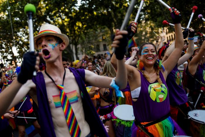 Cesar Carballo zanja su polémica sobre el Orgullo con este vídeo junto a Alfredo Corell