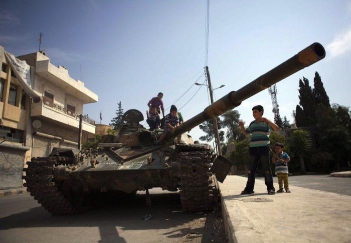 Un insólito acuerdo entre el régimen y la oposición permite evacuar a miles de personas de cuatro ciudades sirias