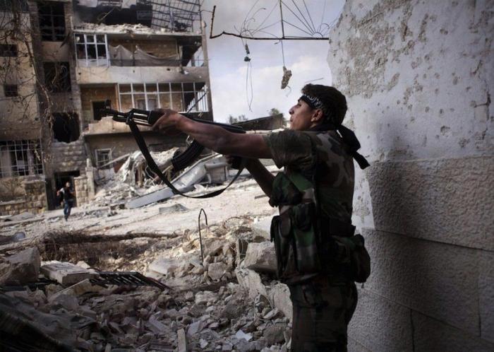 Un insólito acuerdo entre el régimen y la oposición permite evacuar a miles de personas de cuatro ciudades sirias