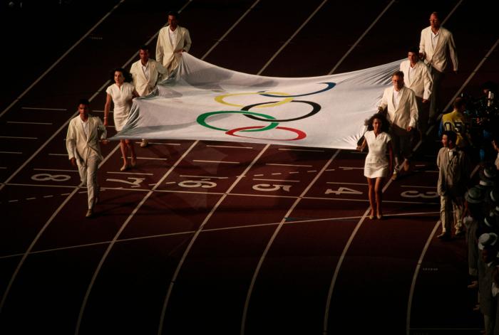 Caos en El Prat: dos horas de cola, huelga de taxis y vuelos perdidos