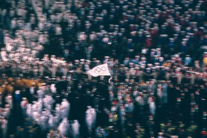 Caos en El Prat: dos horas de cola, huelga de taxis y vuelos perdidos