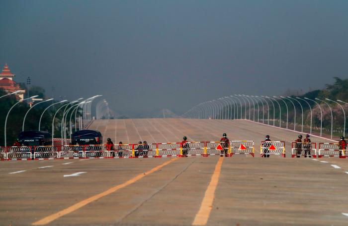 Suu Kyi comparece ante la justicia militar sin preaviso y un día antes de lo previsto