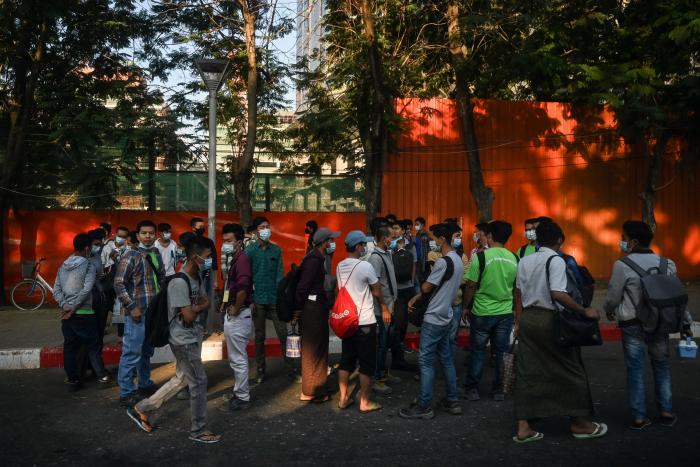 Suu Kyi comparece ante la justicia militar sin preaviso y un día antes de lo previsto