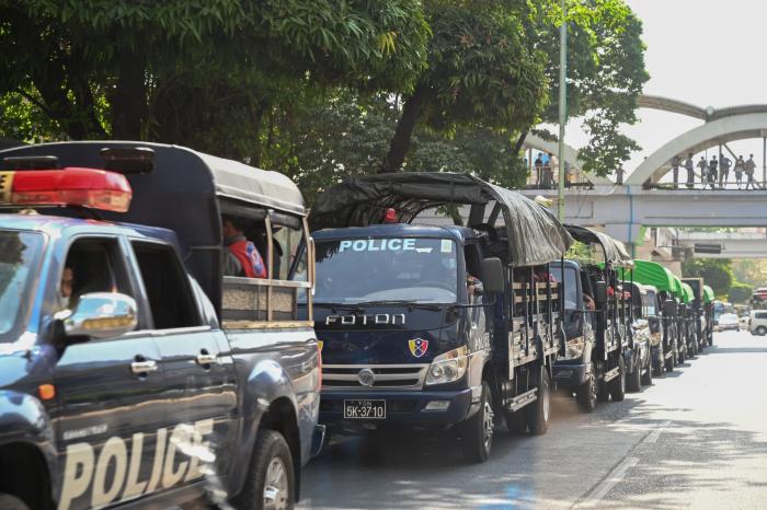 Suu Kyi comparece ante la justicia militar sin preaviso y un día antes de lo previsto