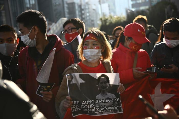 Suu Kyi comparece ante la justicia militar sin preaviso y un día antes de lo previsto