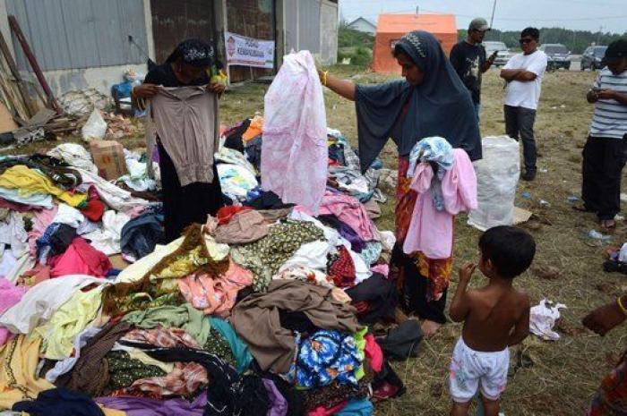 185 migrantes rohingyas consiguen llegar a Indonesia tras un mes a la deriva en una patera