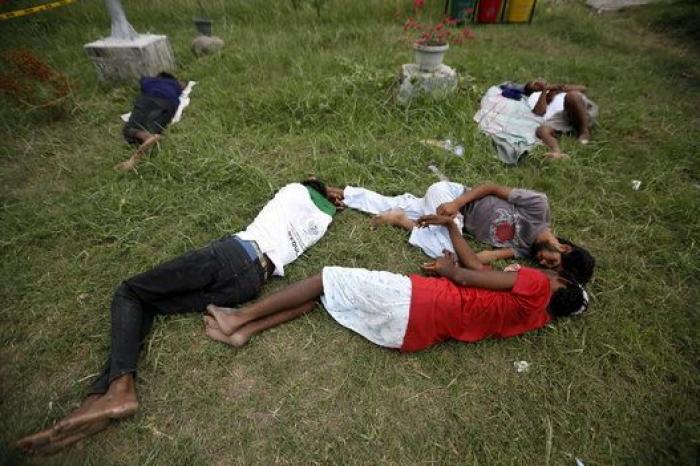 185 migrantes rohingyas consiguen llegar a Indonesia tras un mes a la deriva en una patera